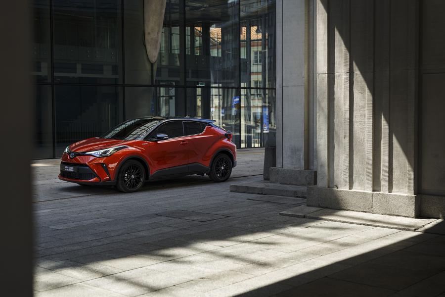  Toyota C-HR Hybrid 2019 года  (WW) (фото 11 из 174)